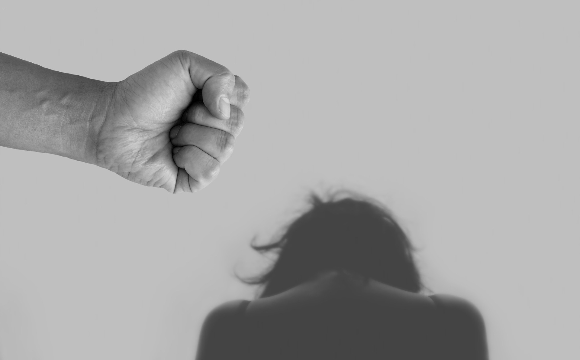 Gegen Frau erhobene Faust Gegen Frau erhobene Faust